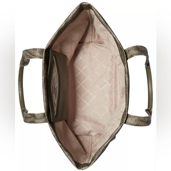 Michael KORS
Signature Animal Print Tote Bag in Olive
XL NWT retail $298 - Picture 3 of 9